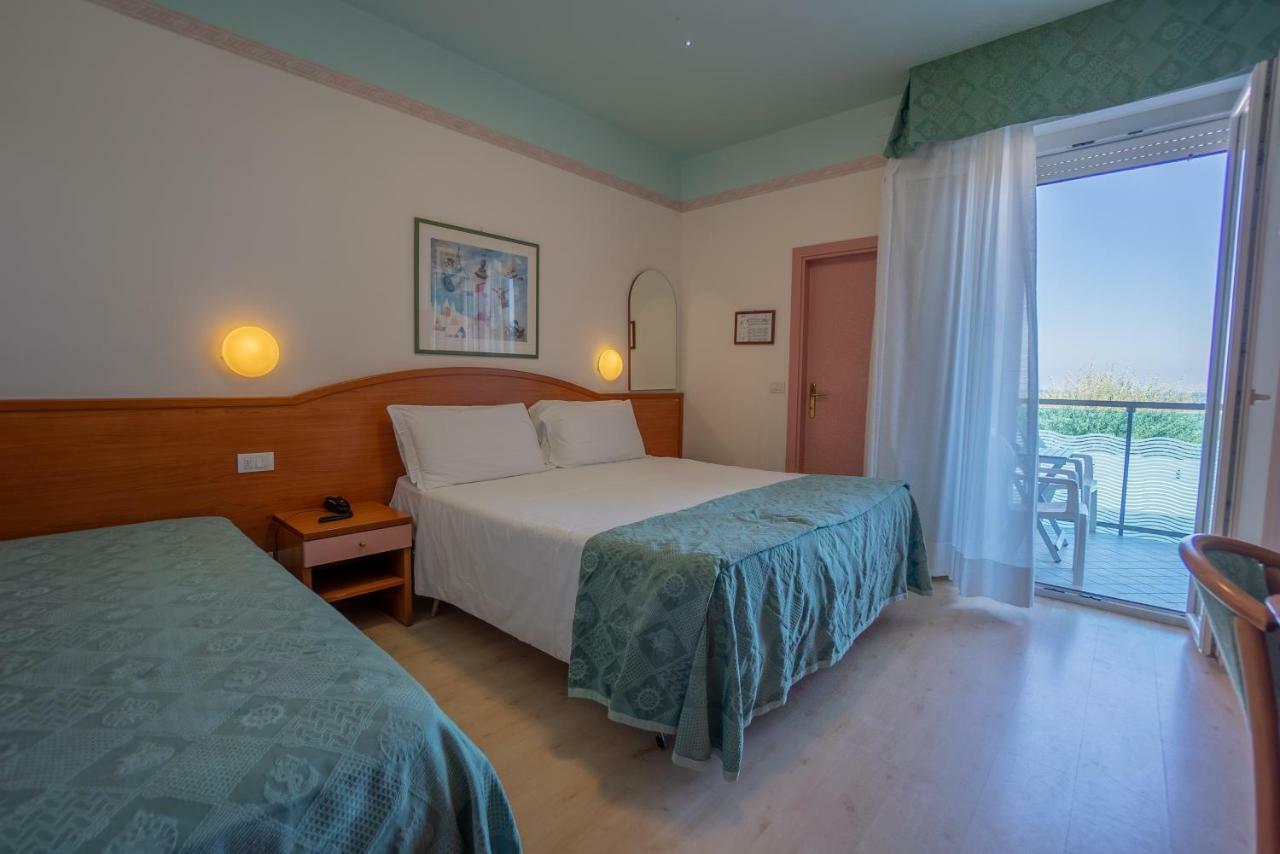 Hotel Lungomare Cesenatico Buitenkant foto